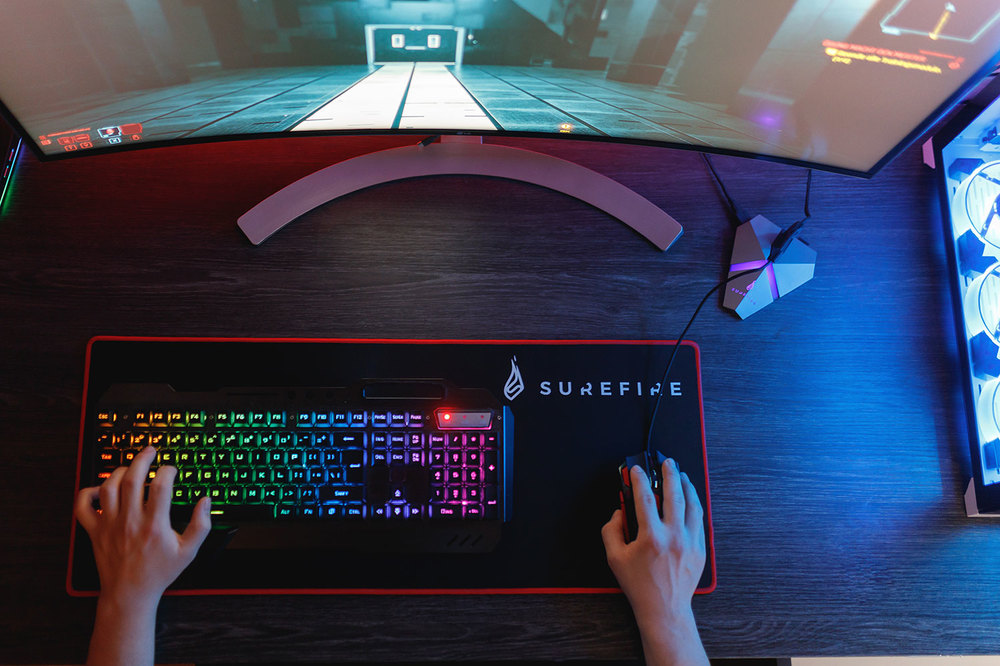 Tapis de souris petit modèle Silent Flight RGB-320 Gaming SUREFIRE